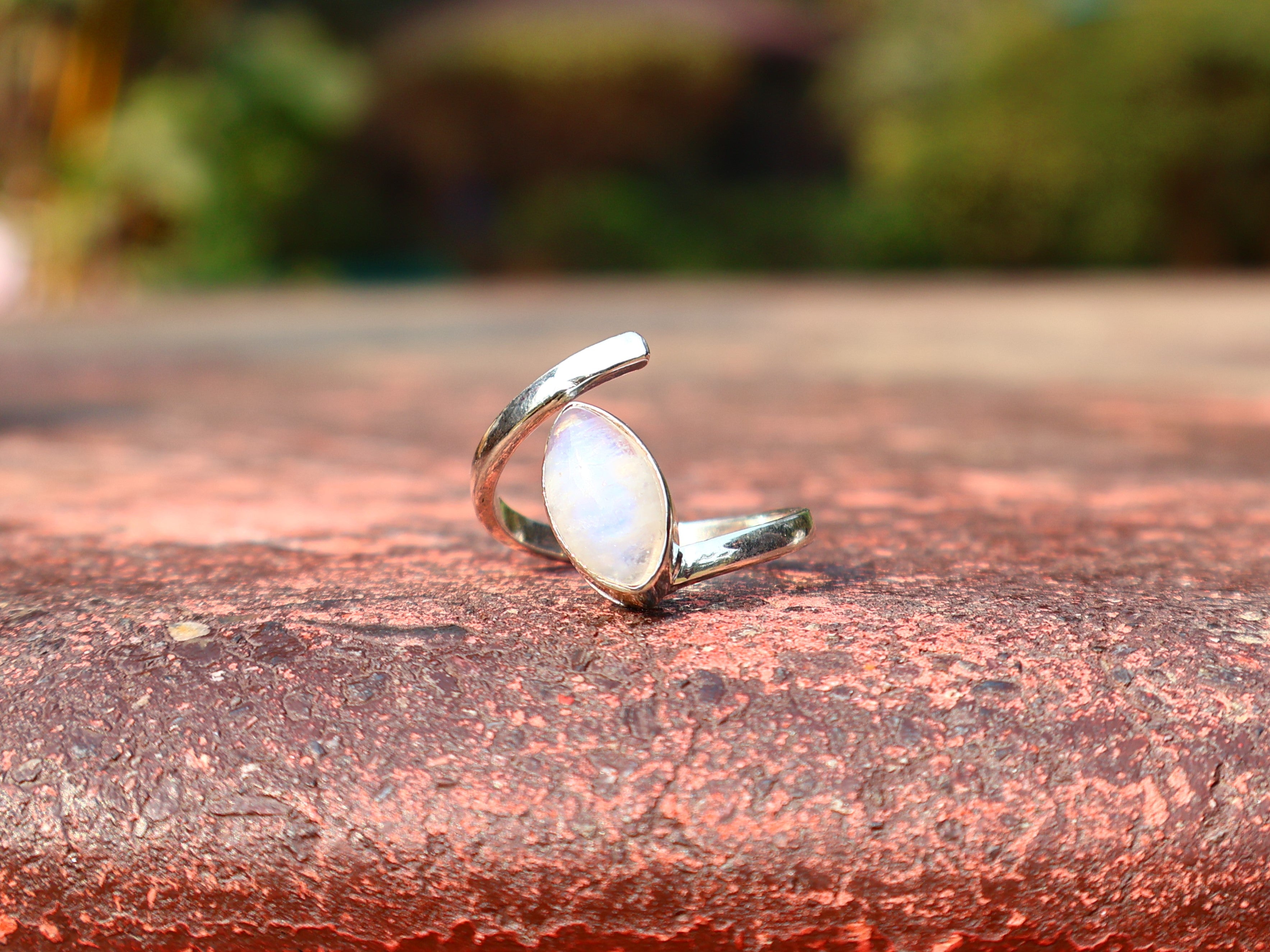 Regenbogenmondsteinring Damen Stapelring Blauer Feuerring Geburtsstein-Edelsteinring Verstellbarer Ring