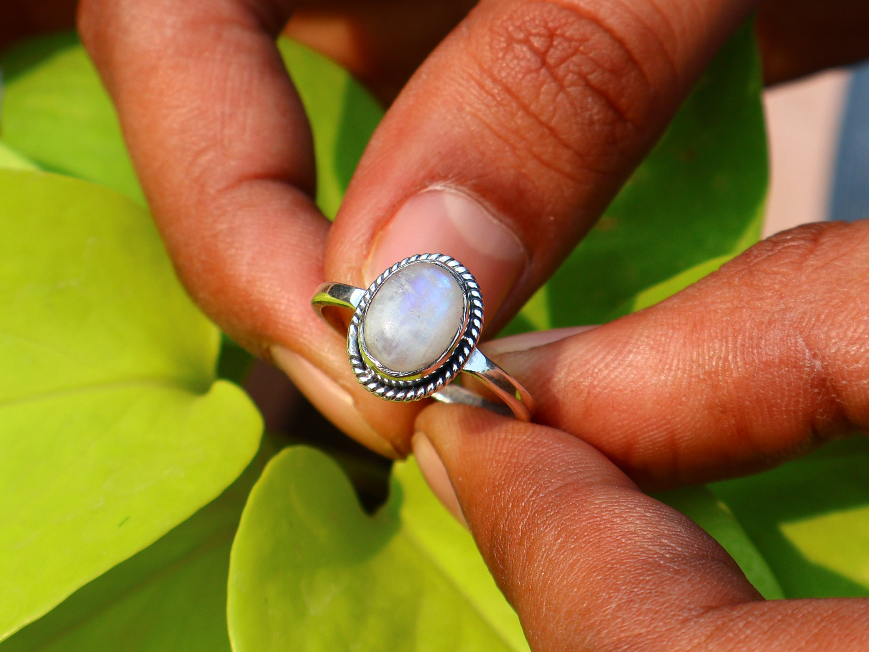 Regenbogen-Mondstein-Ring Damen Stapelring Blauer Feuerring Geburtsstein Oval Edelsteinring Geschenk Für Sie