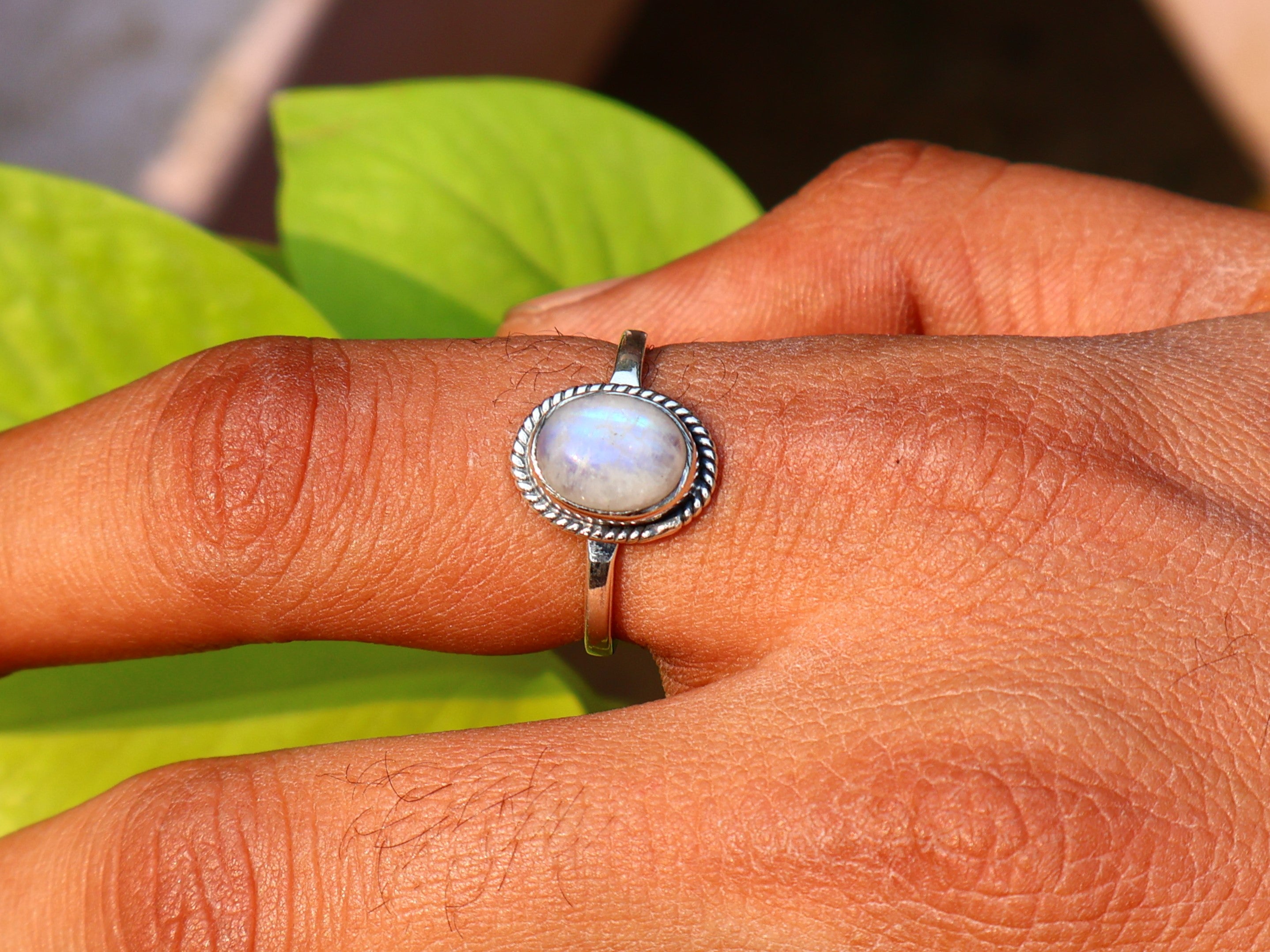 Regenbogen-Mondstein-Ring Damen Stapelring Blauer Feuerring Geburtsstein Oval Edelsteinring Geschenk Für Sie