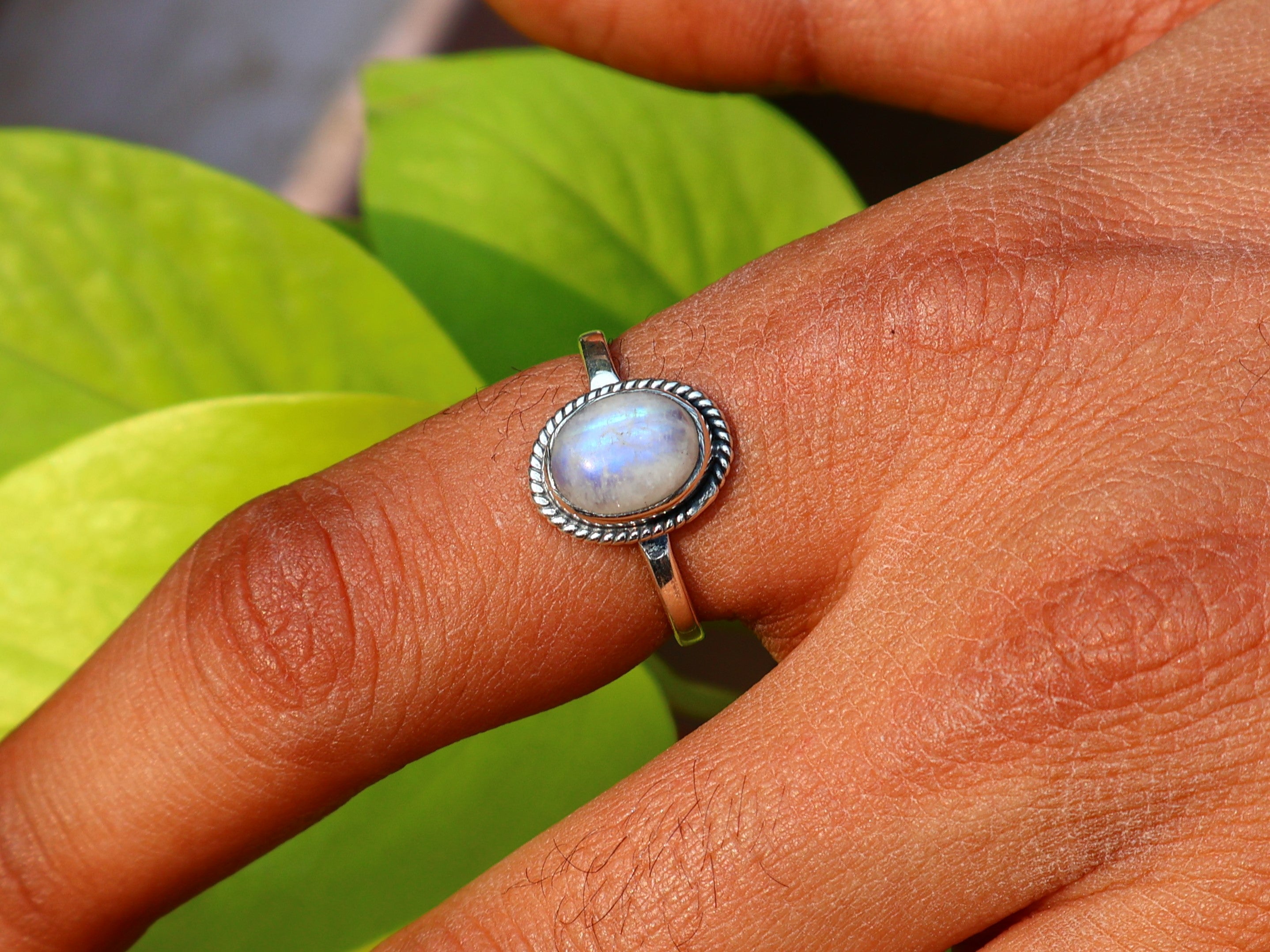 Regenbogen-Mondstein-Ring Damen Stapelring Blauer Feuerring Geburtsstein Oval Edelsteinring Geschenk Für Sie