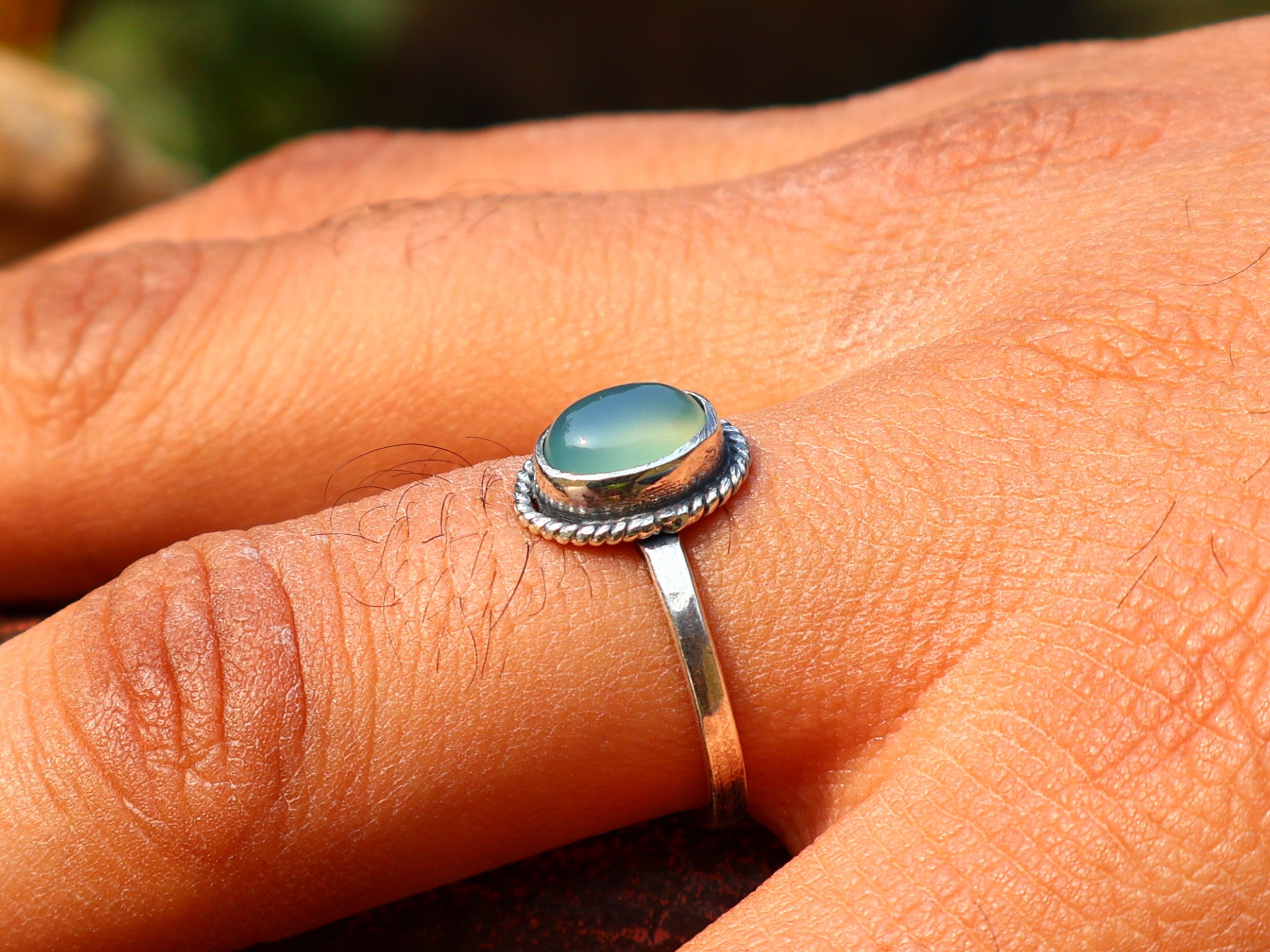 Ovaler Aqua-Chalcedon-Ring, handgefertigter Silberring, einzigartiger Ring, Geburtssteinring, 925er Sterlingsilberring, Stapelring, Geschenk für sie