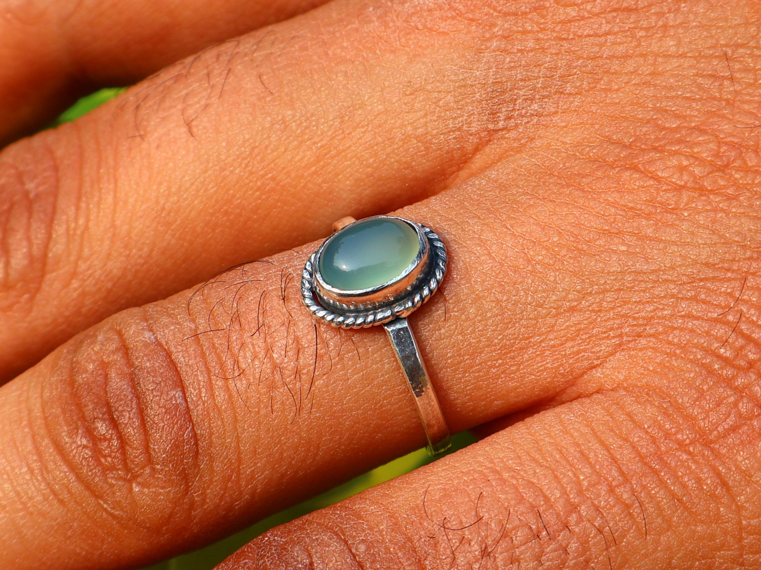 Ovaler Aqua-Chalcedon-Ring, handgefertigter Silberring, einzigartiger Ring, Geburtssteinring, 925er Sterlingsilberring, Stapelring, Geschenk für sie