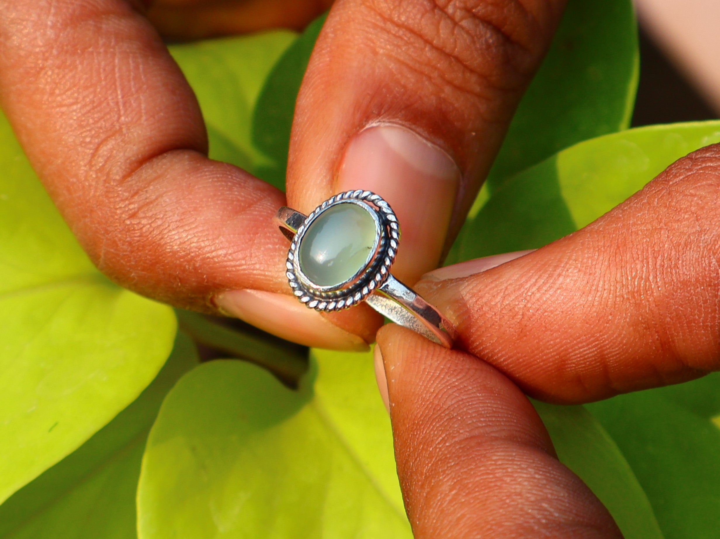 Ovaler Aqua-Chalcedon-Ring, handgefertigter Silberring, einzigartiger Ring, Geburtssteinring, 925er Sterlingsilberring, Stapelring, Geschenk für sie