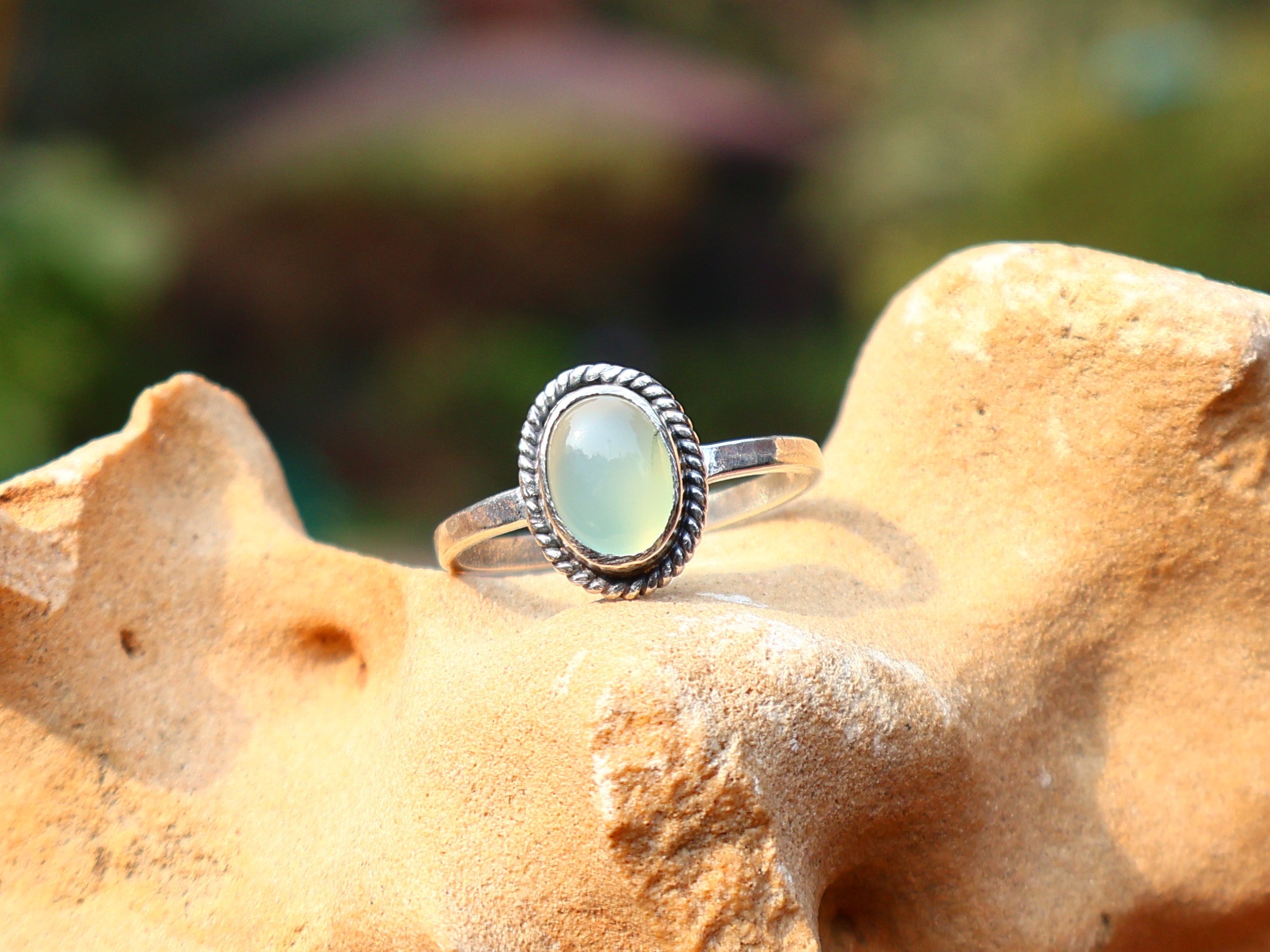 Ovaler Aqua-Chalcedon-Ring, handgefertigter Silberring, einzigartiger Ring, Geburtssteinring, 925er Sterlingsilberring, Stapelring, Geschenk für sie