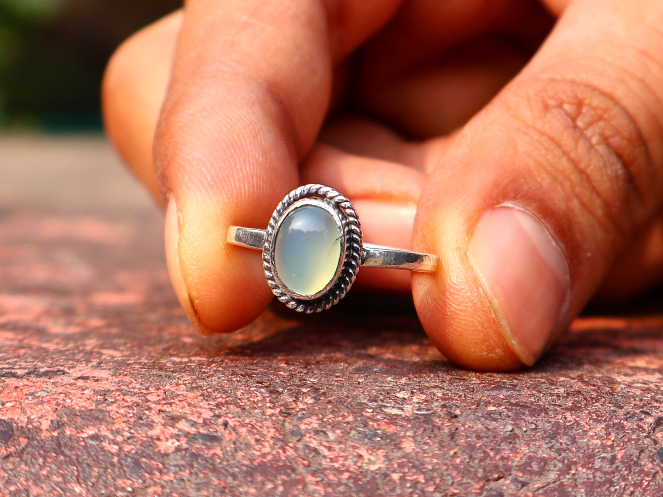 Ovaler Aqua-Chalcedon-Ring, handgefertigter Silberring, einzigartiger Ring, Geburtssteinring, 925er Sterlingsilberring, Stapelring, Geschenk für sie