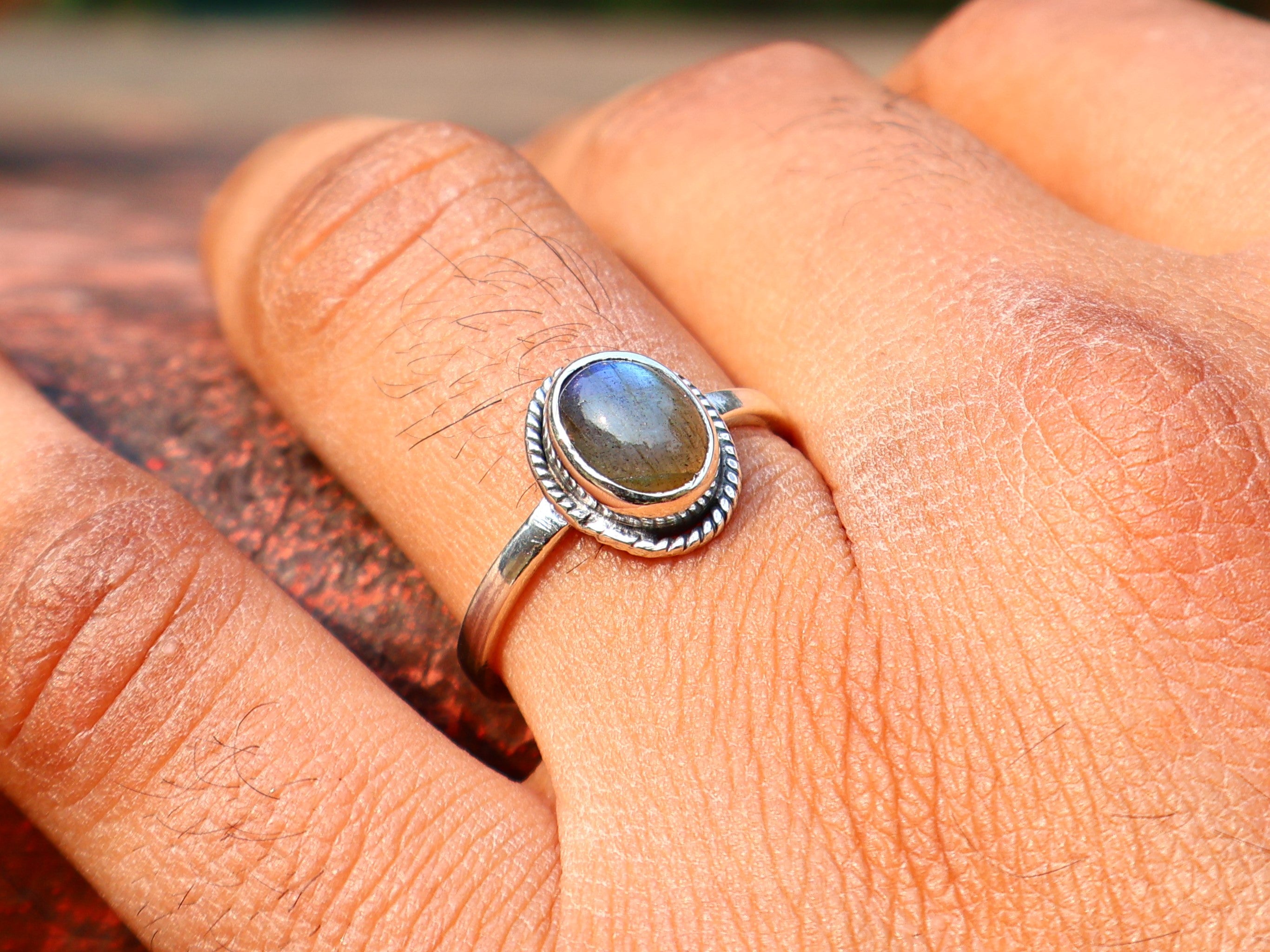 Ovaler Labradorit-Ring 925 Sterling Silber Ring Blauer Feuer-Labradorit Boho Zierlicher Ring Geschenk Für Sie