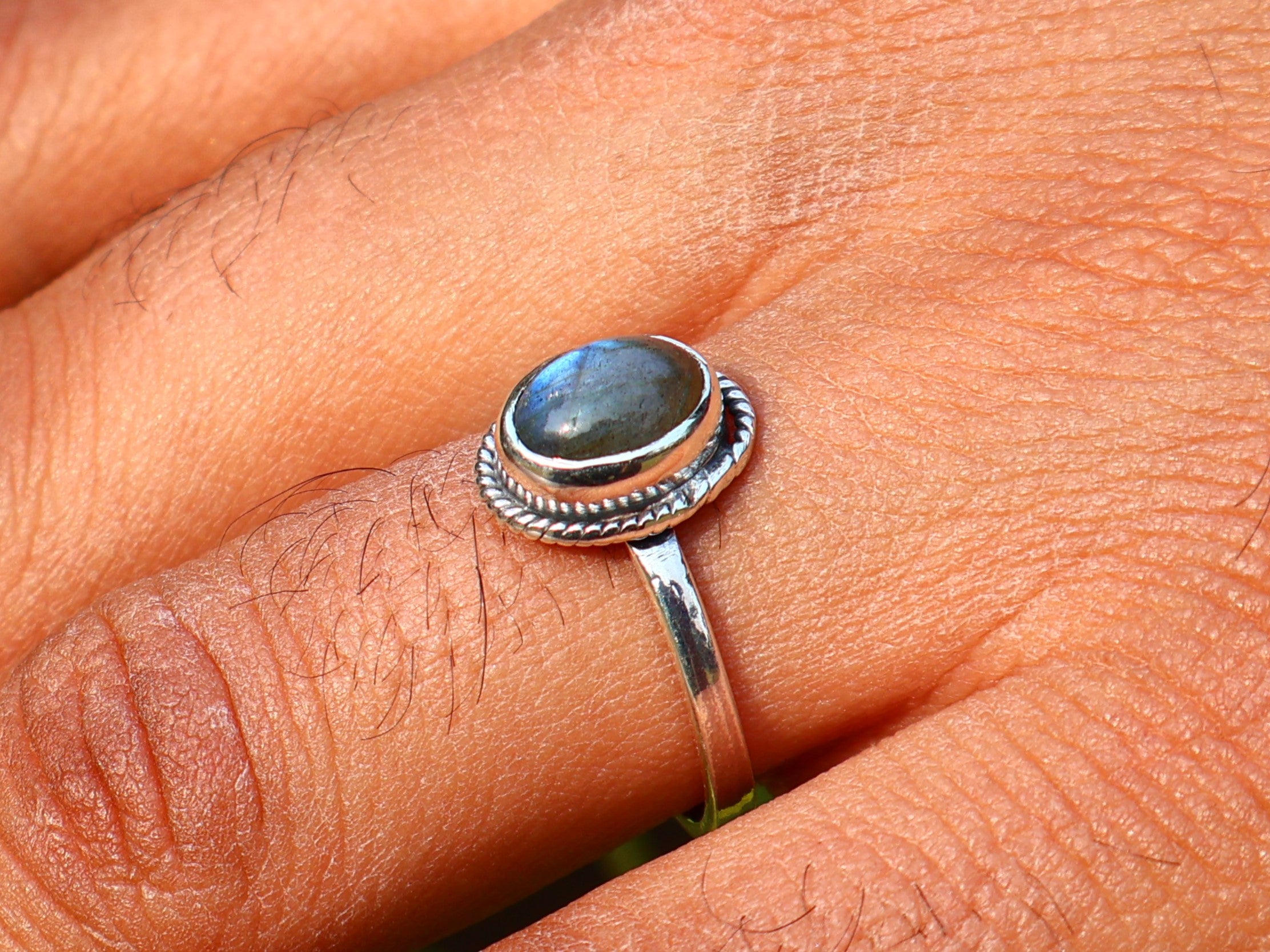 Ovaler Labradorit-Ring 925 Sterling Silber Ring Blauer Feuer-Labradorit Boho Zierlicher Ring Geschenk Für Sie