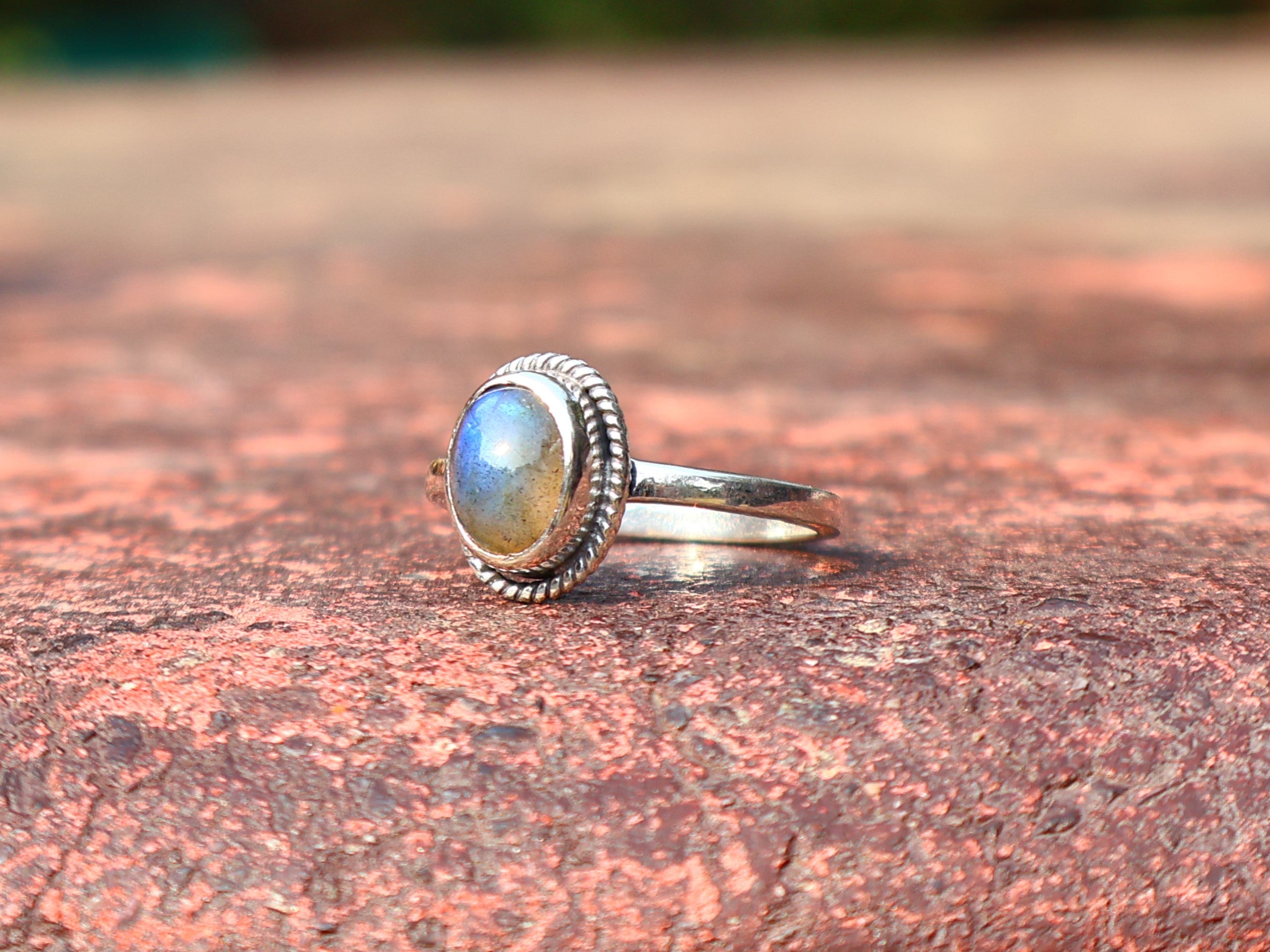 Ovaler Labradorit-Ring 925 Sterling Silber Ring Blauer Feuer-Labradorit Boho Zierlicher Ring Geschenk Für Sie