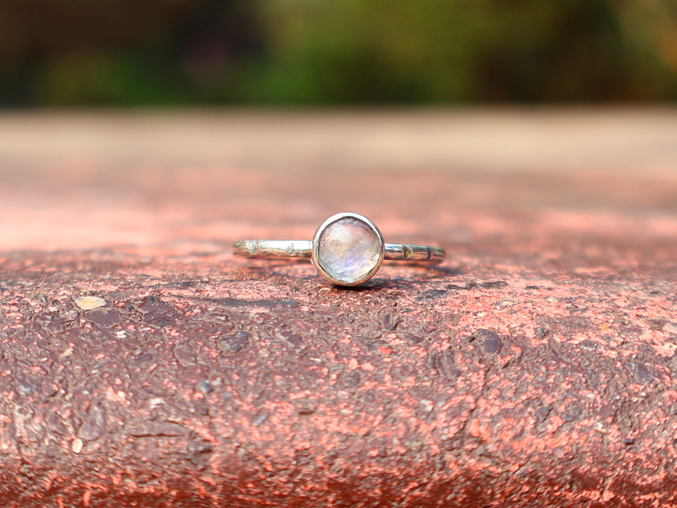 Regenboogmaansteen Ring Dames Ring Stapelring Blauw Vuur Ring Geboortesteen Ronde Edelsteen Ring Sieraden