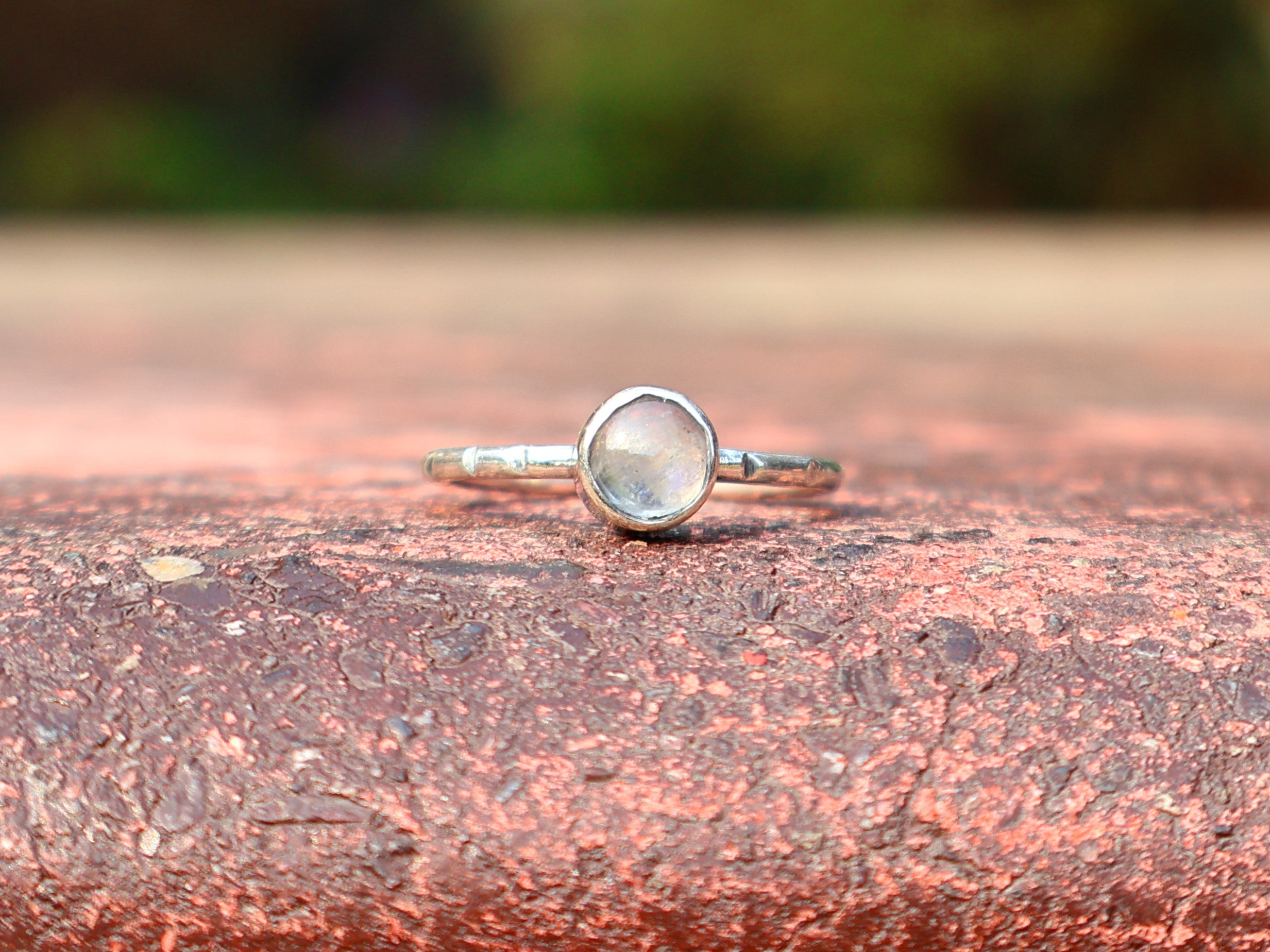 Regenboogmaansteen Ring Dames Ring Stapelring Blauw Vuur Ring Geboortesteen Ronde Edelsteen Ring Sieraden