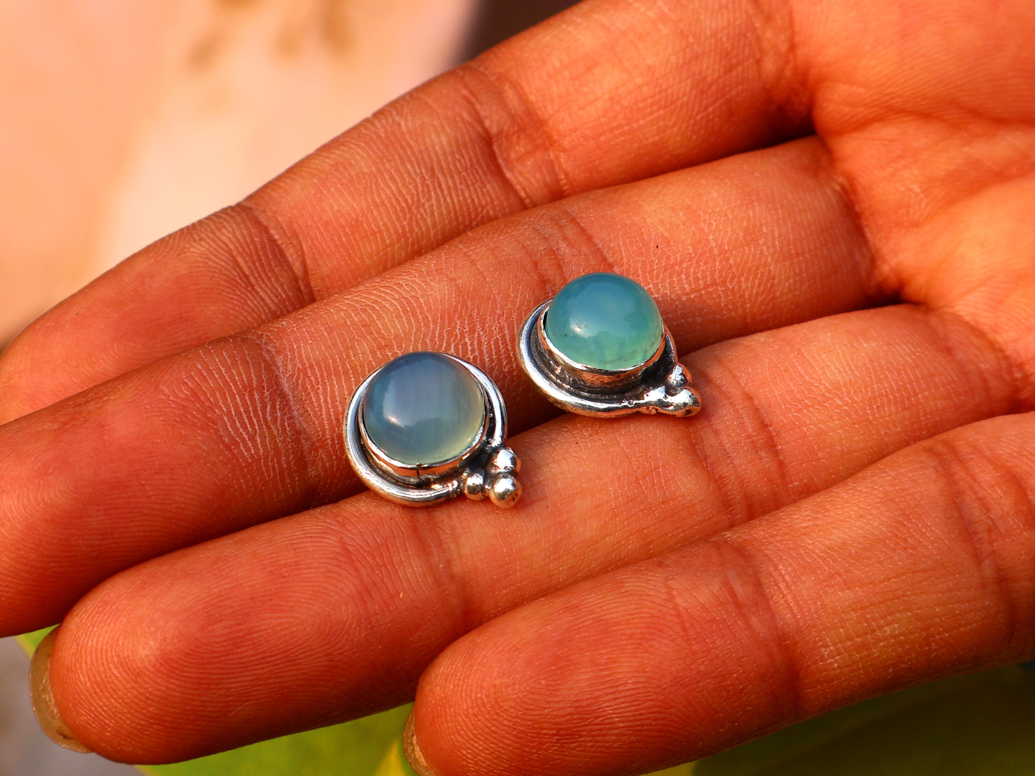 Ohrstecker aus Aqua-Chalcedon, 925er Sterlingsilber, handgefertigt, Alltags-Ohrringe für Damen, Geschenk für Sie