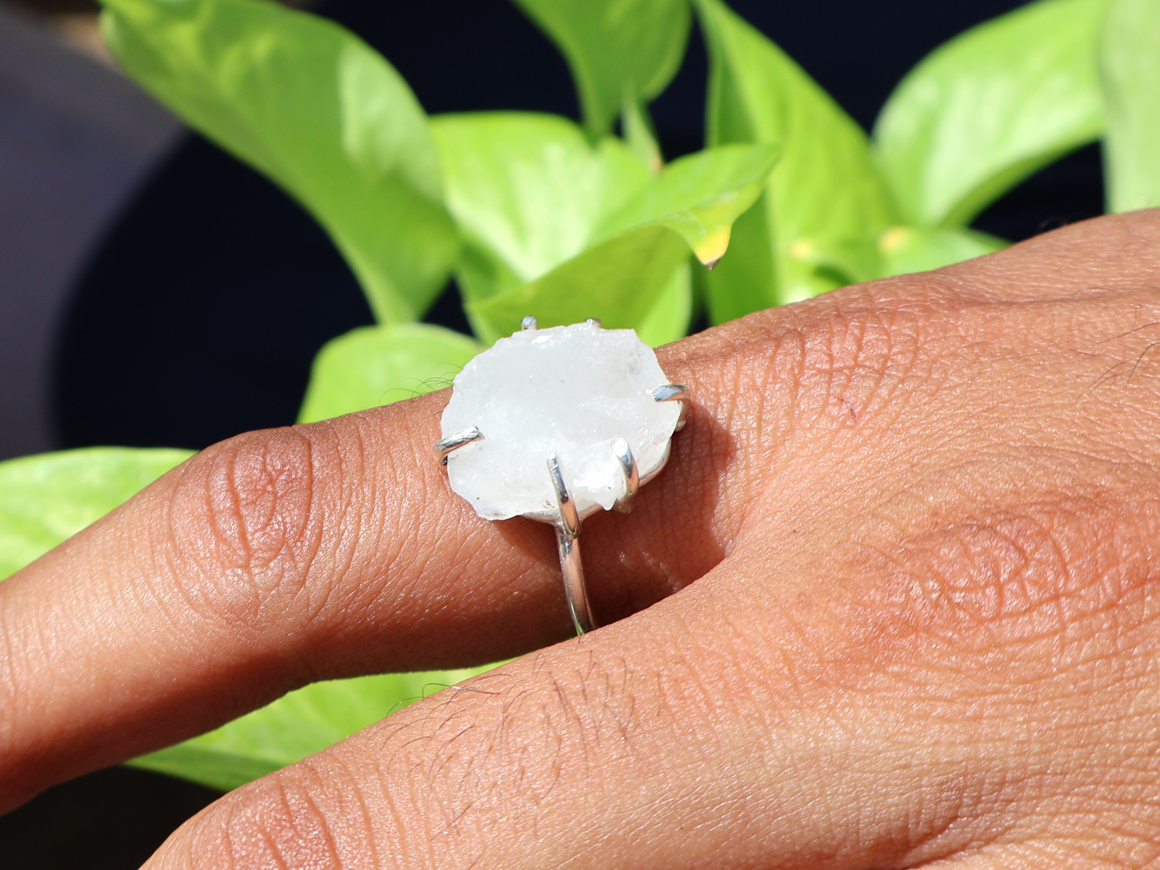 Roher Kristall Quarz Ring Minimalistischer Ring 925 Silber Ring Handgemachter Zierlicher Ring Geschenk für Sie Damenring Weißer Quarz Kristall Ring