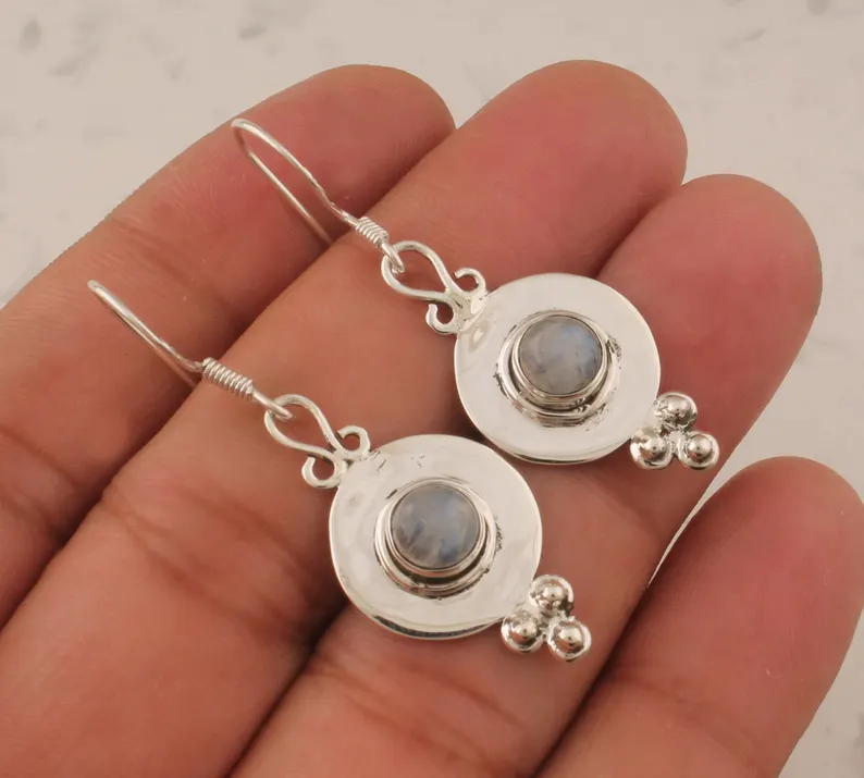 Ohrringe aus natürlichem Regenbogen-Mondstein, 925er Sterlingsilber, handgefertigt, Edelstein-Ohrringe, zierliche Ohrringe, Alltagsschmuck, baumelnde Tropfenohrringe, Geschenk