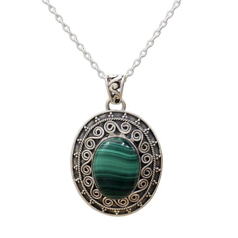 Handgefertigte Halskette mit Anhänger aus 925er Sterlingsilber und Malachit, böhmischer Schmuck, Geschenk für Mama und Sie zum Valentinstag