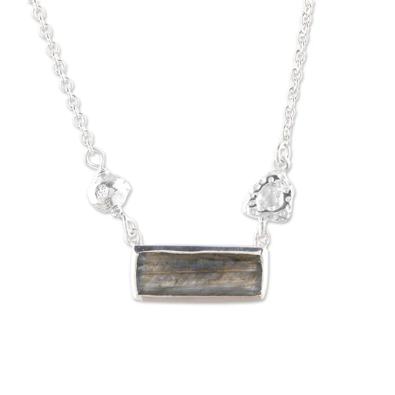 Sliver of Dusk Moderne Labradorit- und Sterlingsilber-Anhänger Halskette Boho Zarter Labradorit-Schmuck Geschenk für sie