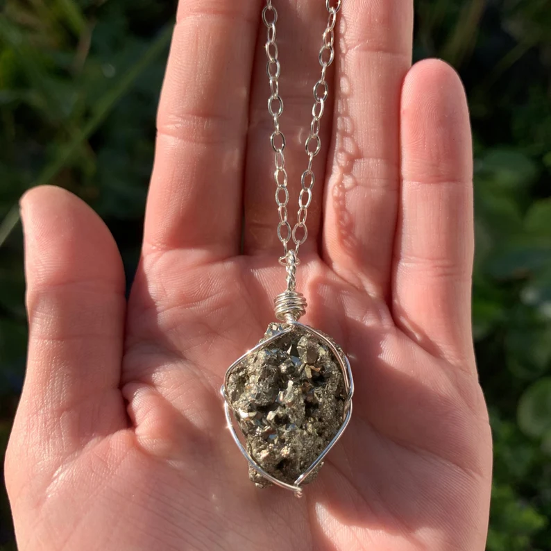 Kleine Pyritkristall-Halskette Pyrit-Anhänger Handgemachter Natürlicher Pyrit-Schmuck Geldanziehungs-Geschenkidee Wohlstand Reichtum Heilkristall