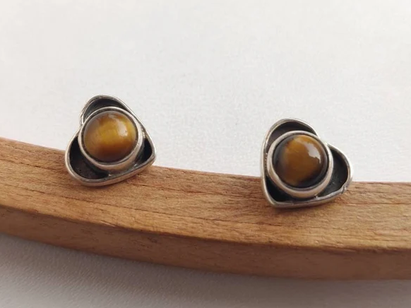 Tiger Eye Stud Earrings Heart Shape Sterling Silver 925 Tiny and Beautiful Silver Pushback Gift Jewelry Light Weight Earring