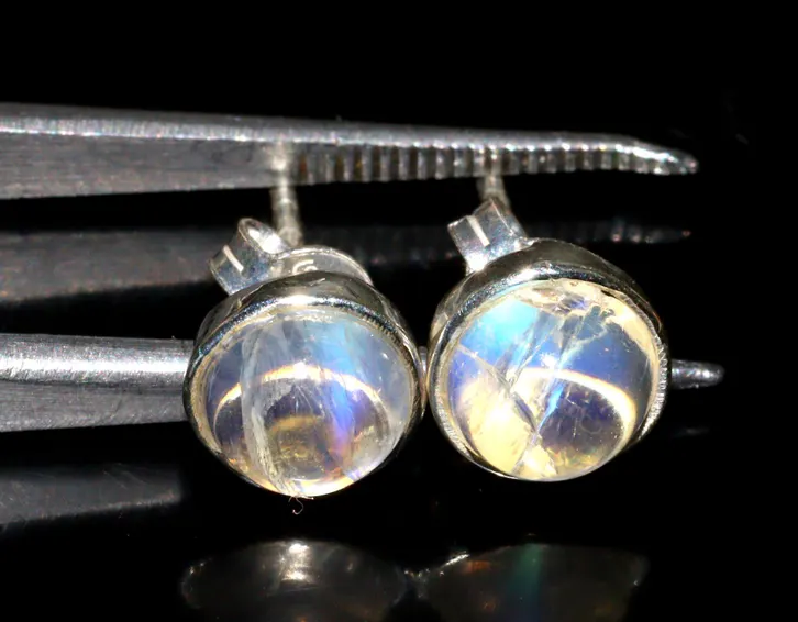 Weißer Regenbogen-Mondstein 925er Sterling Silber runder Ohrstecker