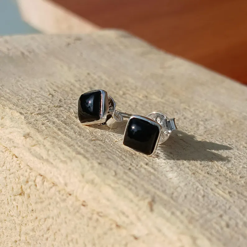 Ohrstecker aus Sterlingsilber mit quadratischem Onyx-Cabochon, Onyx-Schmuck, Bohemian-Schmuck, schwarze Ohrstecker, Geschenk für sie und Mama