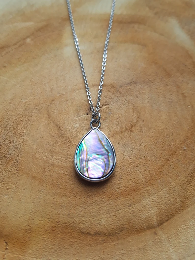 Abalone-Halskette Muschel-Anhänger Natürliche Muschelkette Muschelschmuck Strandschmuck für Frauen Bunte Muschel-Tropfen-Edelsteine