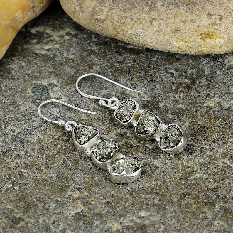 Roh-Pyrit Hängeohrringe Handgefertigter Silberschmuck Einzigartiges minimalistisches Geschenk Boho Chic Naturstein Sterling Silber
