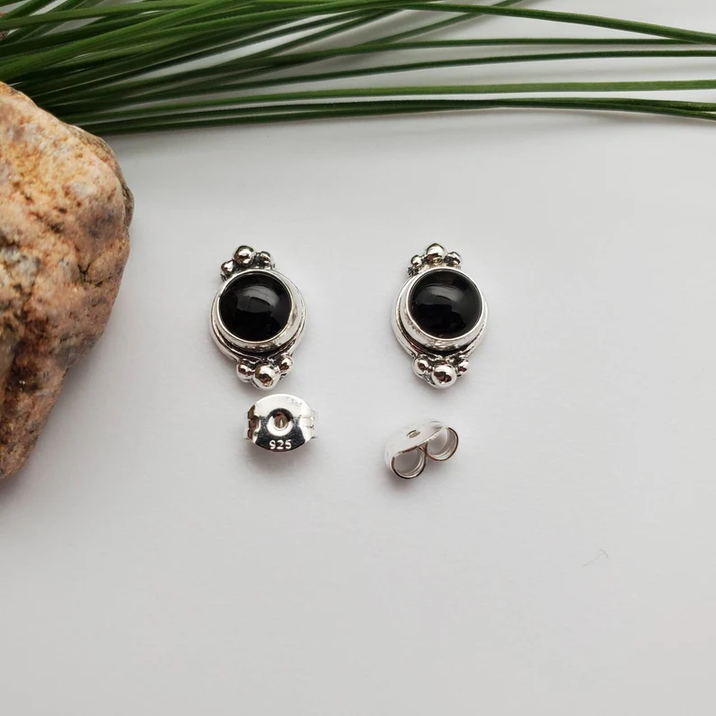 925er Damen-Ohrstecker aus Onyx Sterlingsilber Onyx-Ohrstecker Schwarz Ohrstecker Kleiner Onyx-Schmuck Böhmischer Schmuck