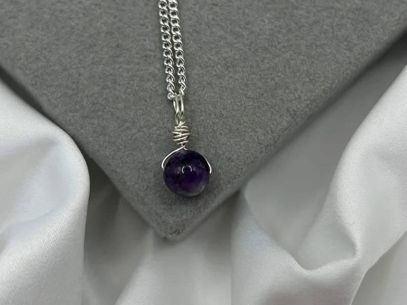 Amethyst Silber Heilkristall Halsketten Naturstein Drahtgewickelter Edelstein Zierlicher Anhänger Handgemachter Schmuck Bestseller Geschenke