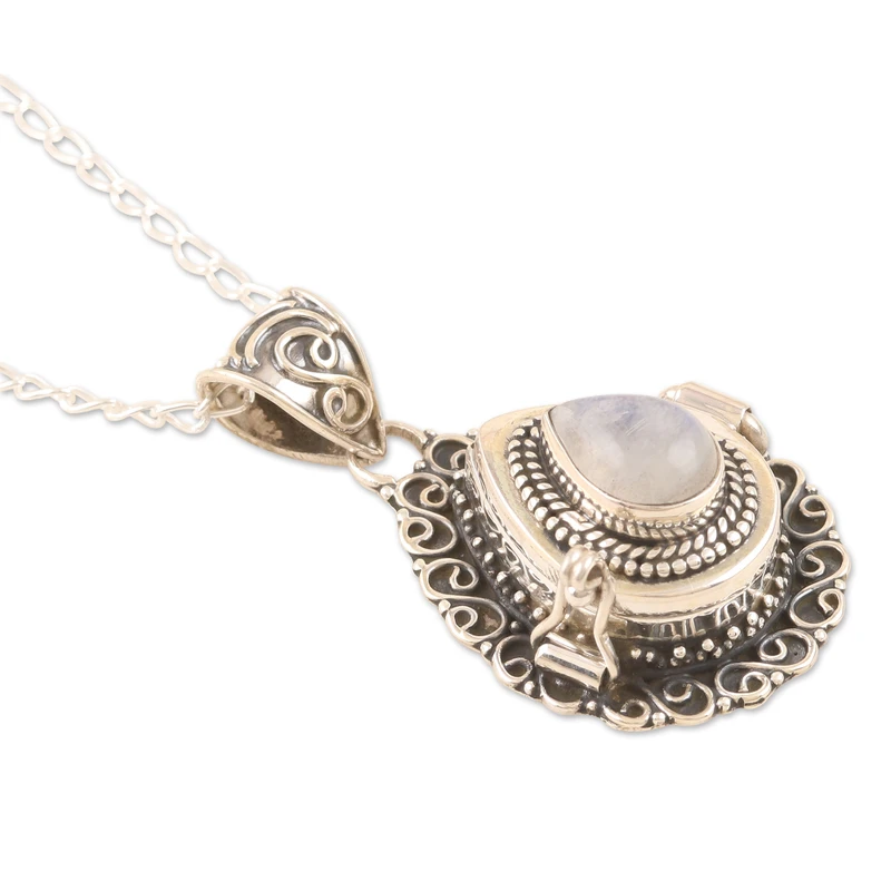 Regenbogen Mondstein und Sterling Silber Medaillon Halskette Natürlicher Feuer-Regenbogen-Mondstein Geschenk für Sie Geburtstagsgeschenk