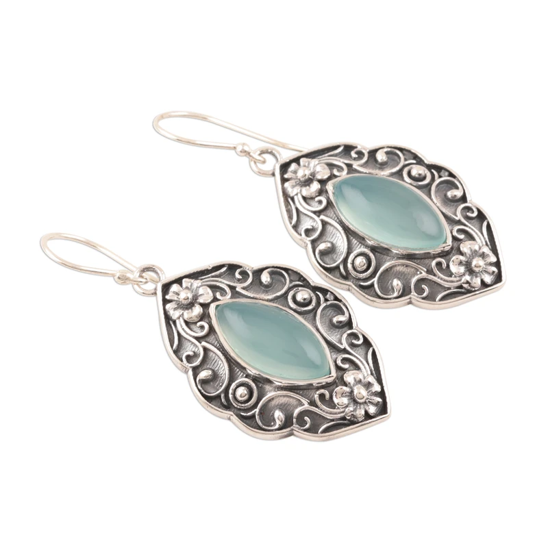 Blaue Chalcedon Blumen-Ohrhänger aus Indien 925er Massivsilber Handgemachter Boho Zarter Schmuck Geschenk für sie