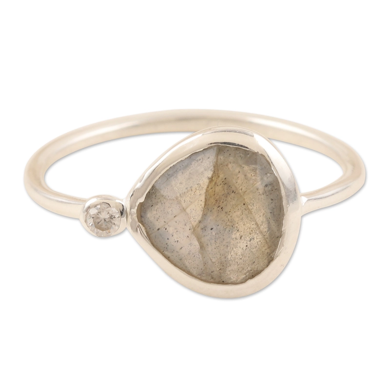 Handgefertigter, kunsthandwerklich gefertigter Cocktailring aus Labradorit und Sterlingsilber, 925er Sterlingsilber, Geschenk für Sie