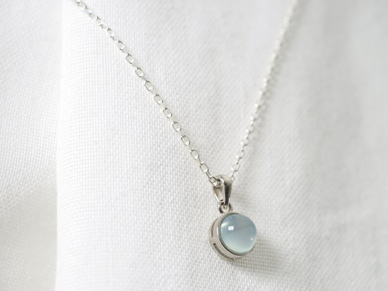 Aqua Chalcedon kleiner Anhänger 925 Sterlingsilber Edelstein Designer handgefertigter Schmuck Geschenk zum Jahrestag