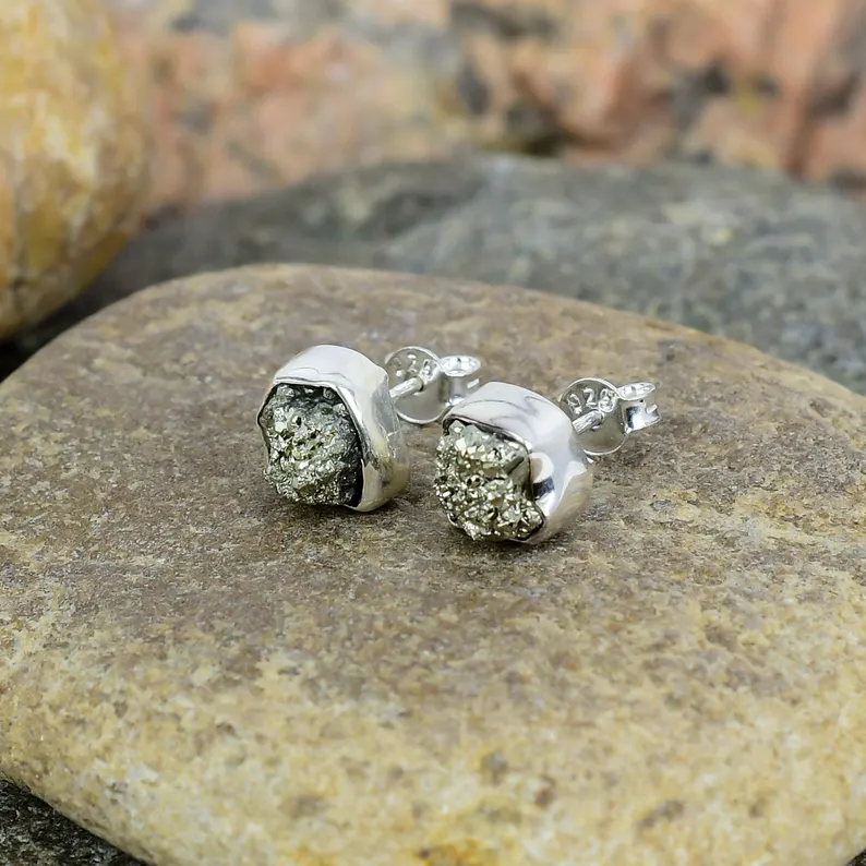 925 Sterling Silber Roh Pyrit Ohrstecker Trendiges Geschenk für sie Damen Minimalistischer Sonnengelber Edelstein Schmuck Weihnachtsgeschenk
