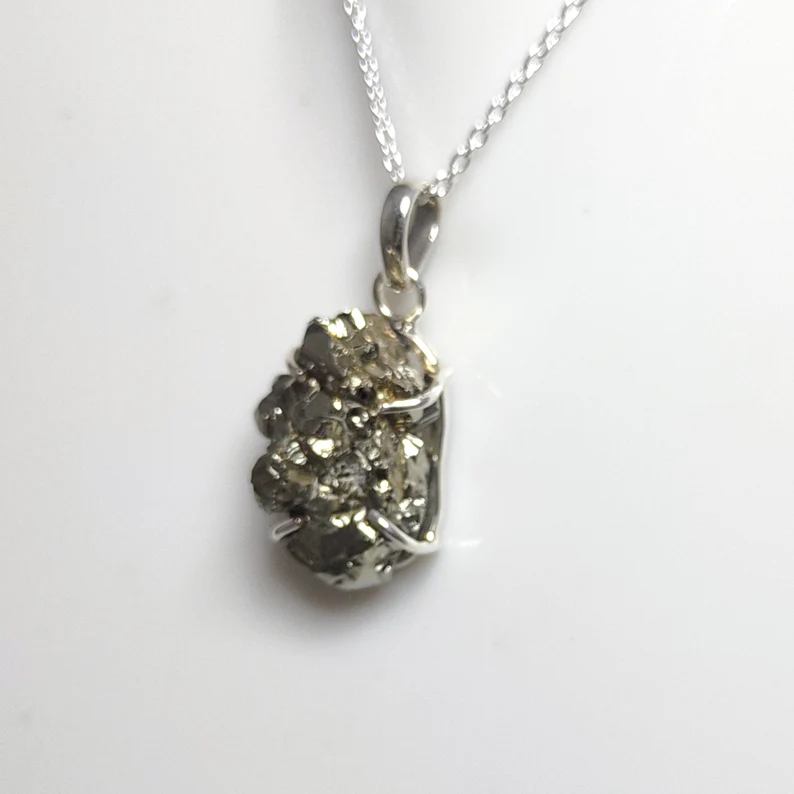 Pyrit-Anhänger Roh-Pyrit-Halskette Pyrit-Druse 925er Sterlingsilber-Anhänger Heilender Pyrit Pyrit-Mineralien Valentinstagsverkauf