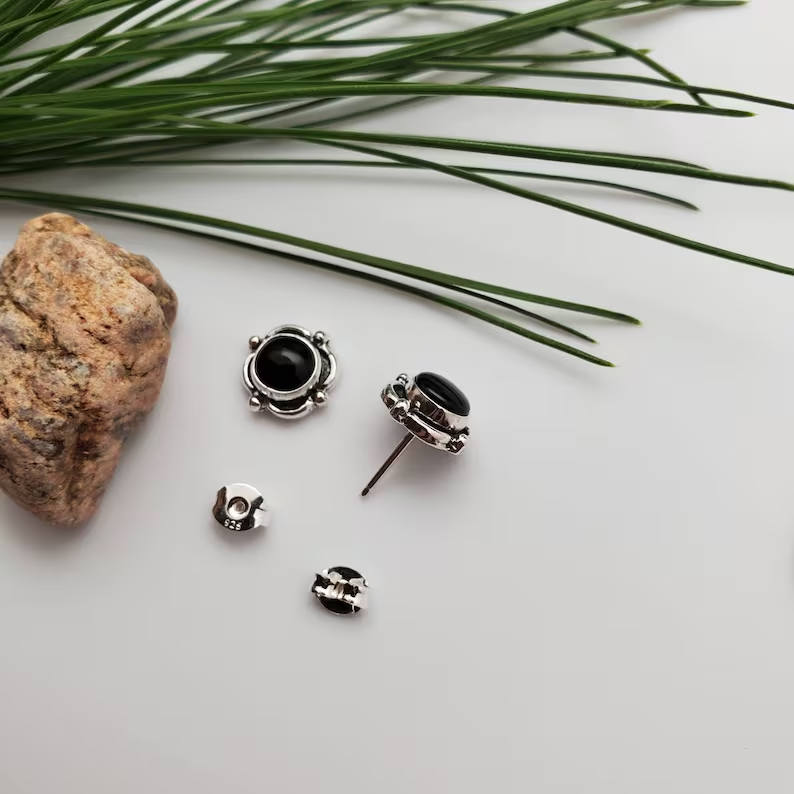Geschenk für sie kleine schwarze Ohrstecker 925 Sterling Silber schwarze Ohrstecker zierliche schwarze Ohrstecker Edelstein Geburtsstein Schmuck