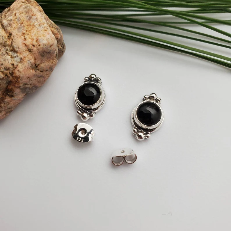 925er Damen-Ohrstecker aus Onyx Sterlingsilber Onyx-Ohrstecker Schwarz Ohrstecker Kleiner Onyx-Schmuck Böhmischer Schmuck
