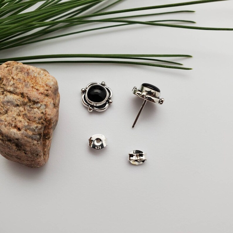 Geschenk für sie kleine schwarze Ohrstecker 925 Sterling Silber schwarze Ohrstecker zierliche schwarze Ohrstecker Edelstein Geburtsstein Schmuck