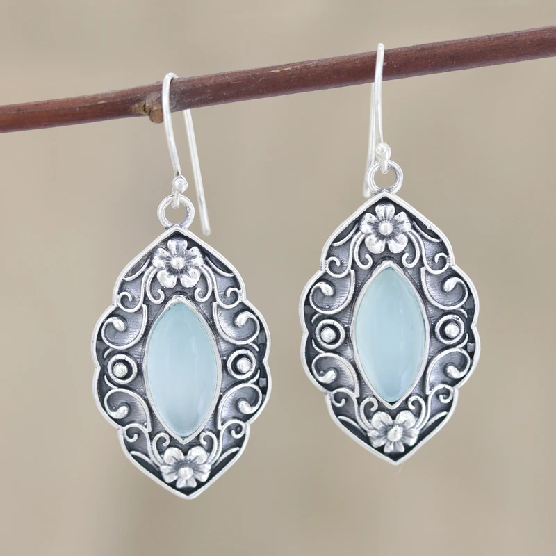 Blaue Chalcedon Blumen-Ohrhänger aus Indien 925er Massivsilber Handgemachter Boho Zarter Schmuck Geschenk für sie