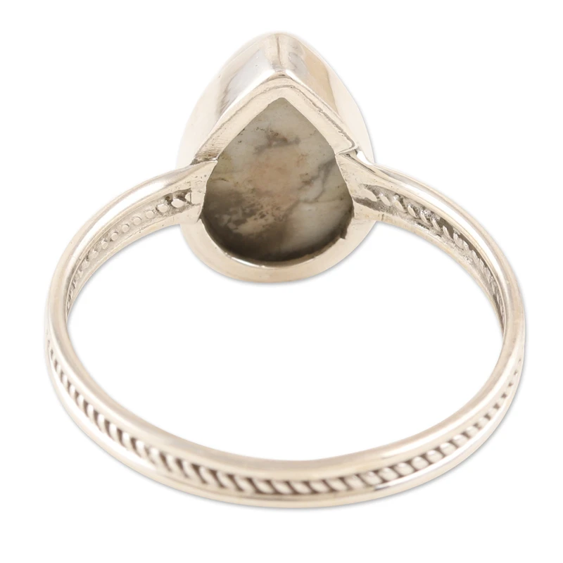 Handgefertigter Cocktailring aus Sterlingsilber mit Howlith-Edelstein Weißer Steinring Handgemachter Damenring Edelsteinring Geschenk für Sie