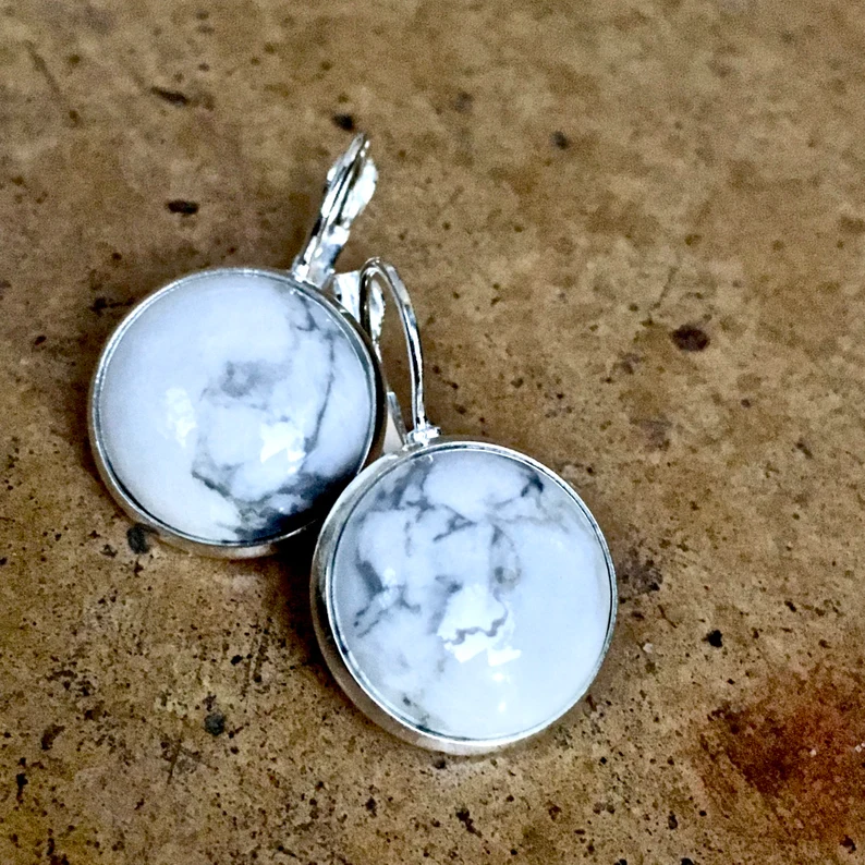 Ohrringe aus Howlith, 925er Sterlingsilber, weißer & grauer Edelstein, rund, Halbkreis, handgefertigter Schmuck, Geschenk für sie