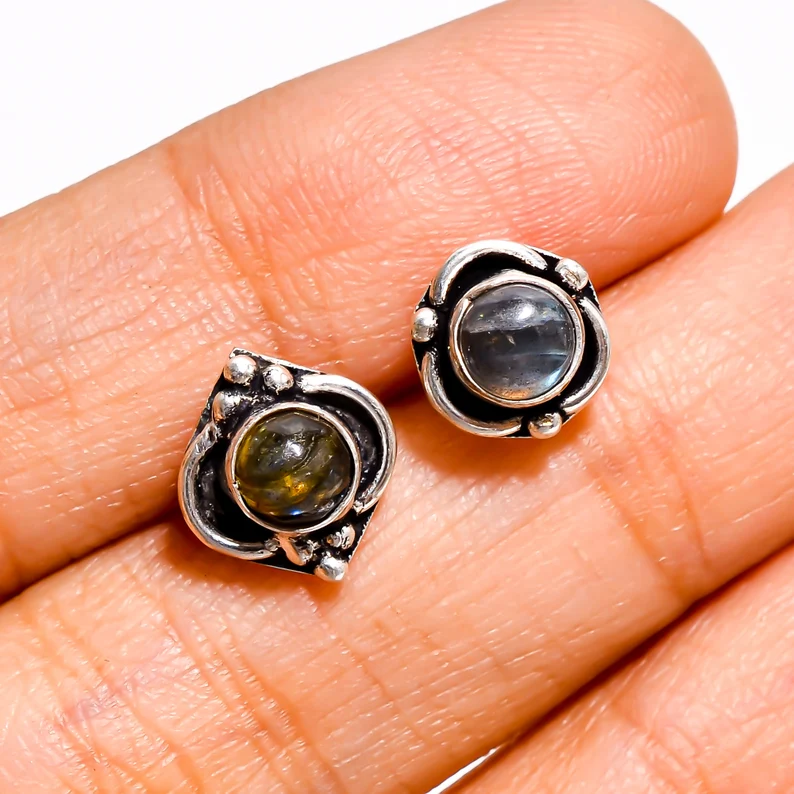 Blaue glänzende Labradorit Handgefertigte Ohrstecker Oxidierte Handgefertigte Ohrringe Ohrringe für Sie Designer Minimalistische Ohrstecker Weihnachtsgeschenk