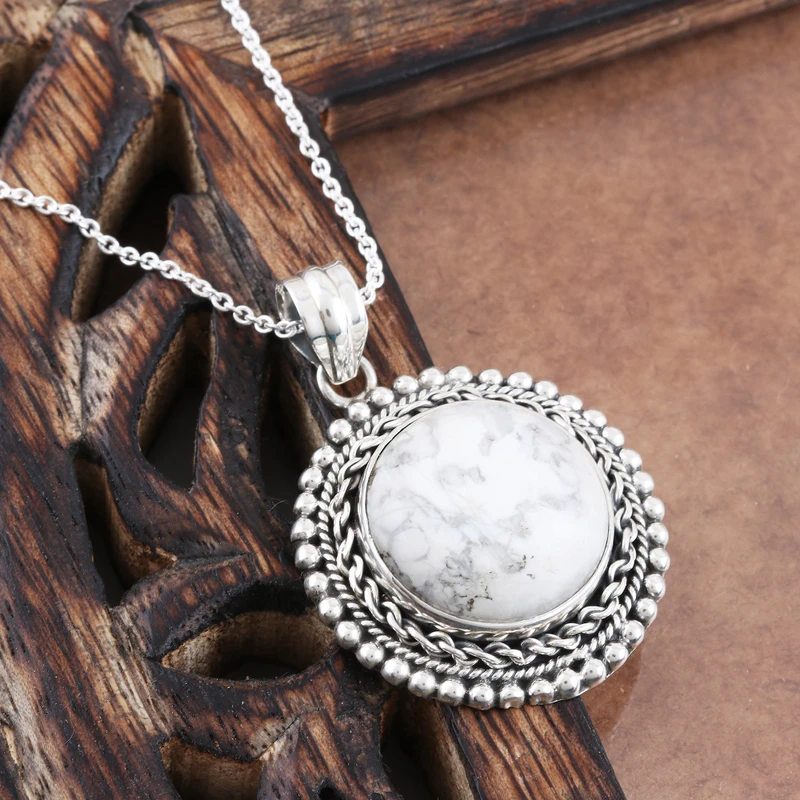 Vollfrostmond Howlith Anhänger Halskette 925 Sterling Silber Howlith Schmuck Handgemachter Böhmischer Schmuck Geschenk für Sie