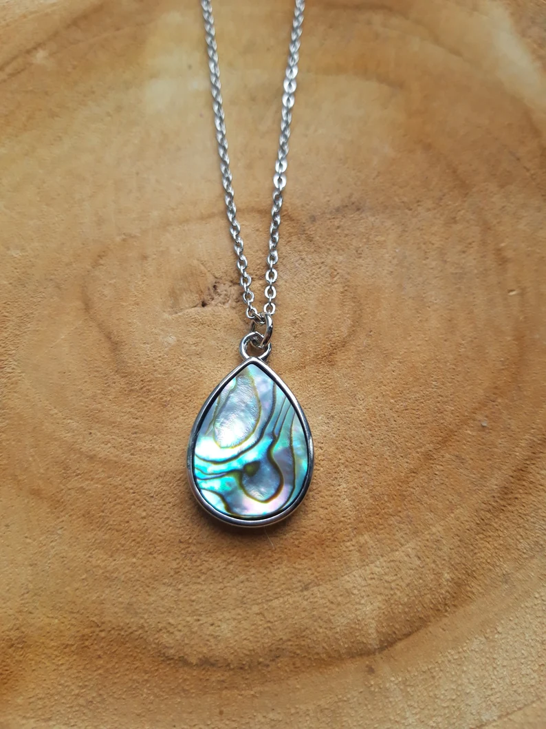Abalone-Halskette Muschel-Anhänger Natürliche Muschelkette Muschelschmuck Strandschmuck für Frauen Bunte Muschel-Tropfen-Edelsteine