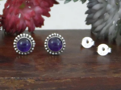 Amethyst-Ohrstecker aus Sterlingsilber Amethyst-Silberohrstecker Amethystschmuck Edelstein-Ohrstecker Geschenk für Sie