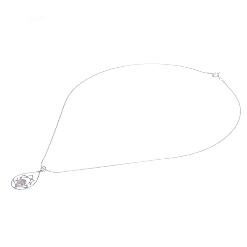Halskette mit Anhänger aus Labradorit und Sterlingsilber „Sense of Calm“, zarter Boho-Labradorit-Schmuck als Geschenk für sie