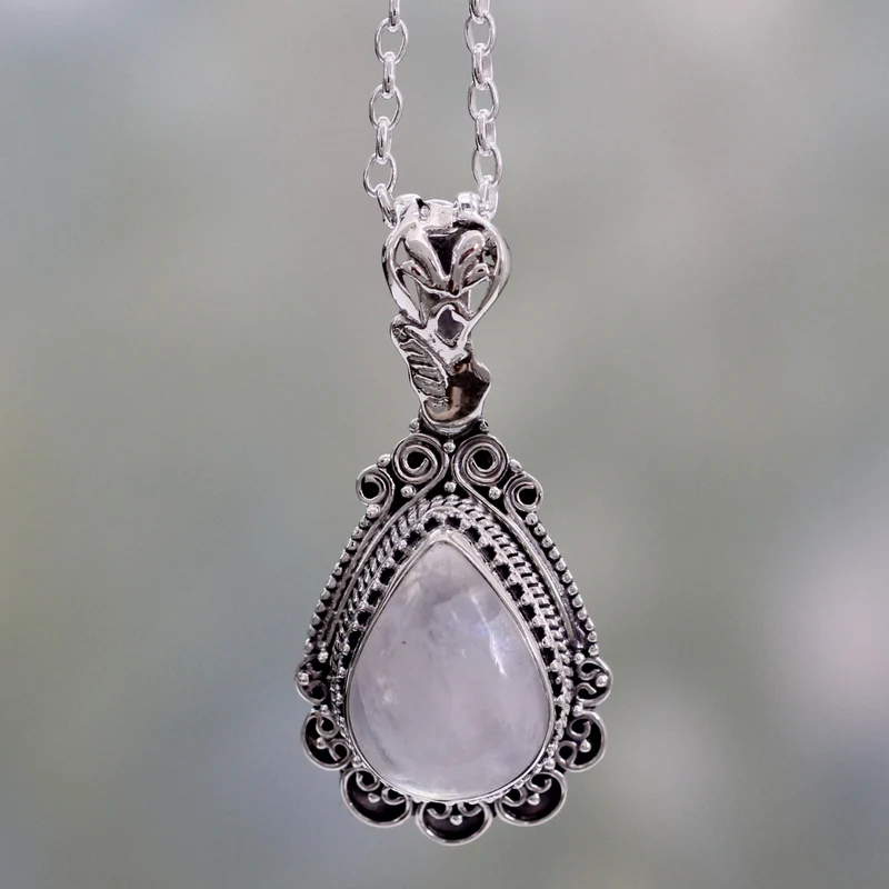 Verzierte handgefertigte Halskette aus Sterlingsilber mit Mondstein, handgefertigter böhmischer Schmuck, Jubiläumsgeschenk für sie