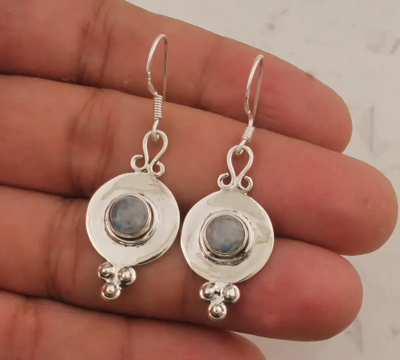 Ohrringe aus natürlichem Regenbogen-Mondstein, 925er Sterlingsilber, handgefertigt, Edelstein-Ohrringe, zierliche Ohrringe, Alltagsschmuck, baumelnde Tropfenohrringe, Geschenk