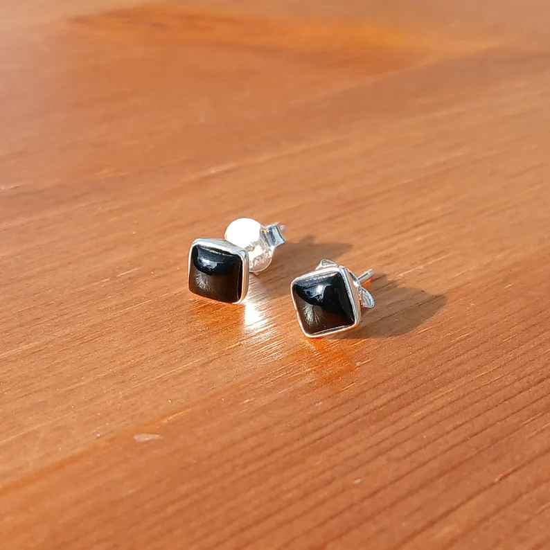 Ohrstecker aus Sterlingsilber mit quadratischem Onyx-Cabochon, Onyx-Schmuck, Bohemian-Schmuck, schwarze Ohrstecker, Geschenk für sie und Mama