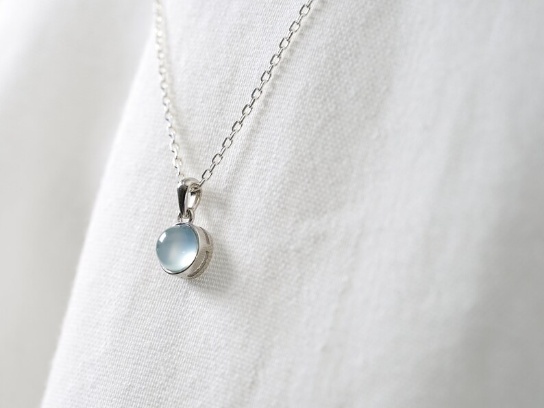 Aqua Chalcedon kleiner Anhänger 925 Sterlingsilber Edelstein Designer handgefertigter Schmuck Geschenk zum Jahrestag