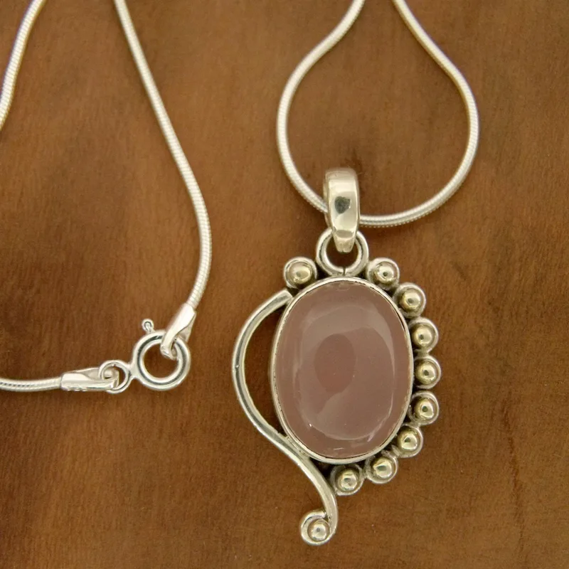 Handgefertigte Halskette aus Sterlingsilber und Rosenquarz Halskette für Damen Handgemachte Boho-Halsketten Geschenke für die Liebe