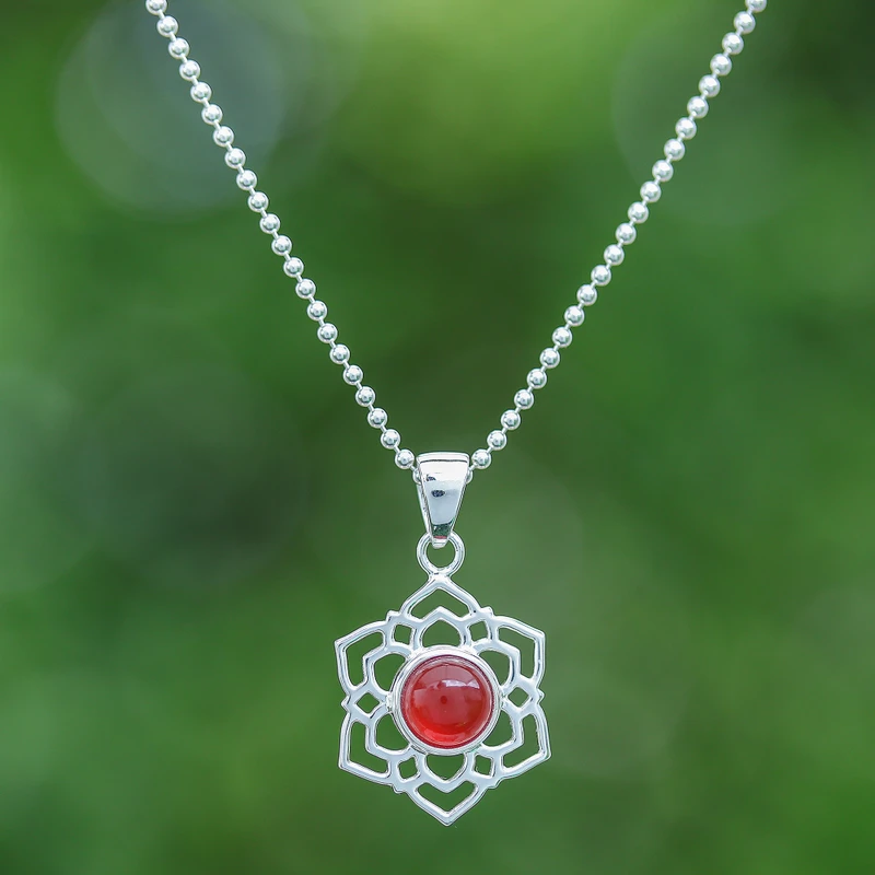 Blumenförmige natürliche Karneol-Anhänger-Halskette aus 925er Sterlingsilber, Geburtsstein Juli, zarte Anhänger-Halskette, Geschenk, böhmische Halskette